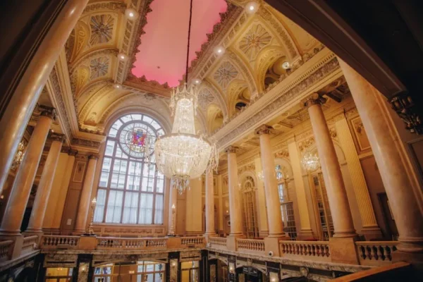 The Chicago Theatre Tour Experience